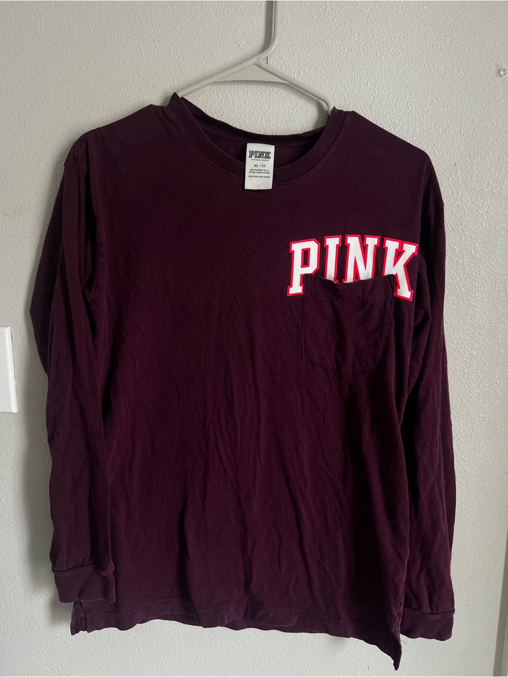 PINK Victoria's Secret Long-Sleeve burgundy Pink Logo